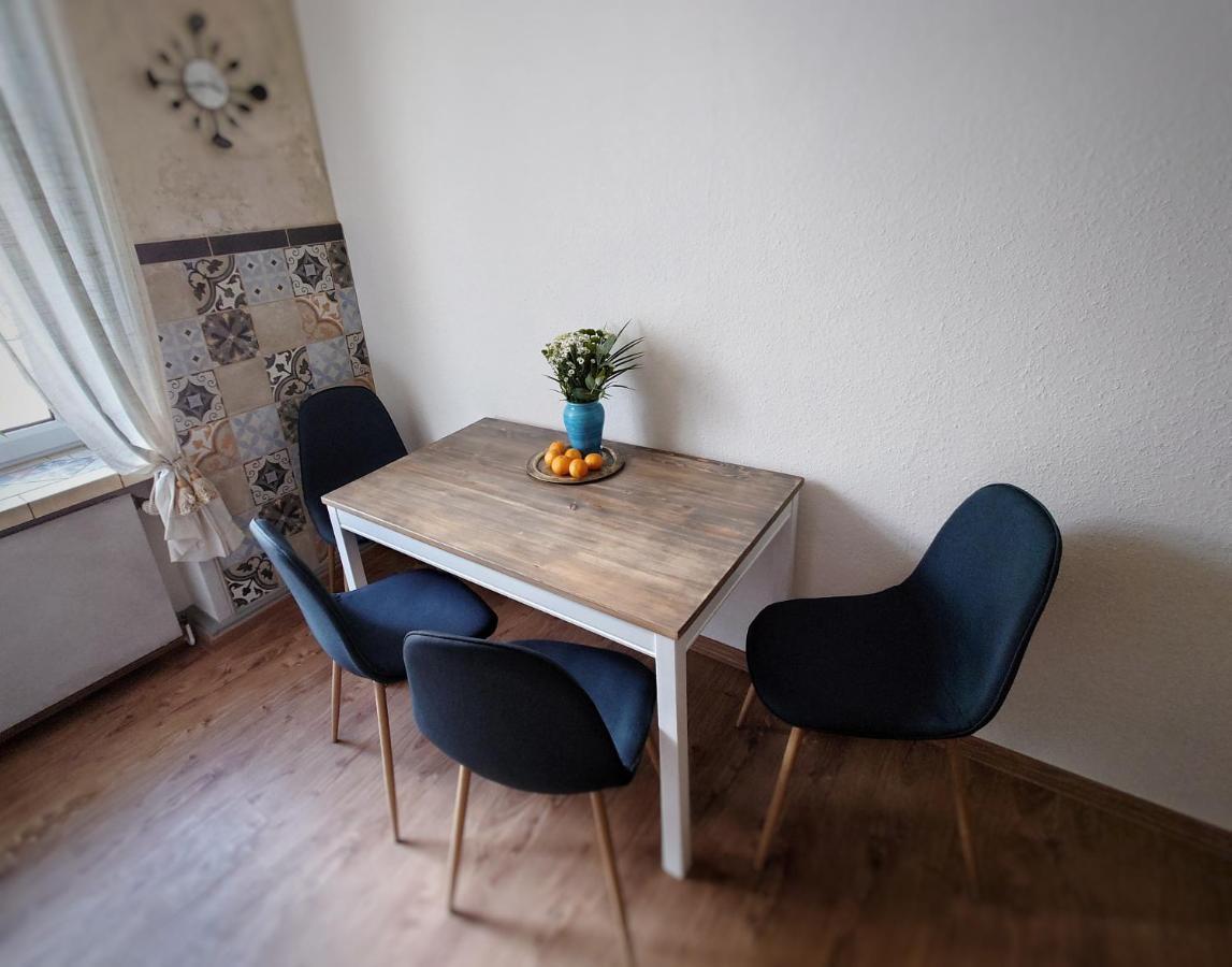 Flat In Neo Country Style Aus Gruenderzeit Bis 6 Person Leilighet Leipzig Eksteriør bilde