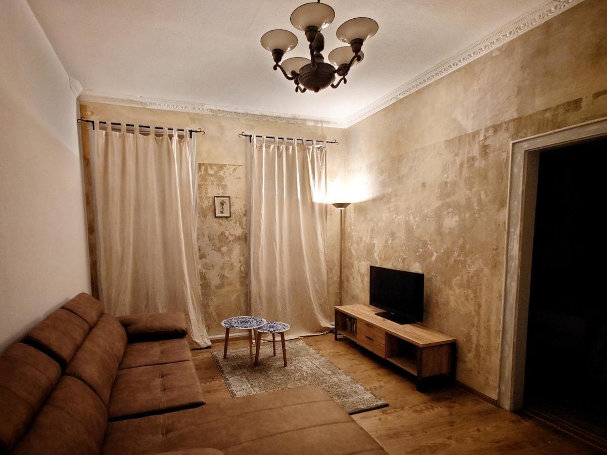 Flat In Neo Country Style Aus Gruenderzeit Bis 6 Person Leilighet Leipzig Eksteriør bilde
