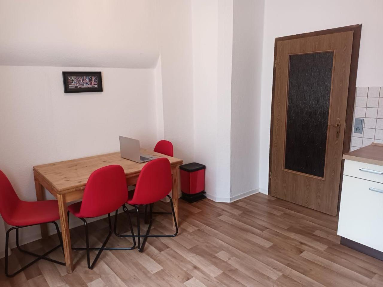 Flat In Neo Country Style Aus Gruenderzeit Bis 6 Person Leilighet Leipzig Eksteriør bilde